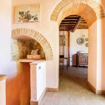 Charming Castle Daire Montelagello