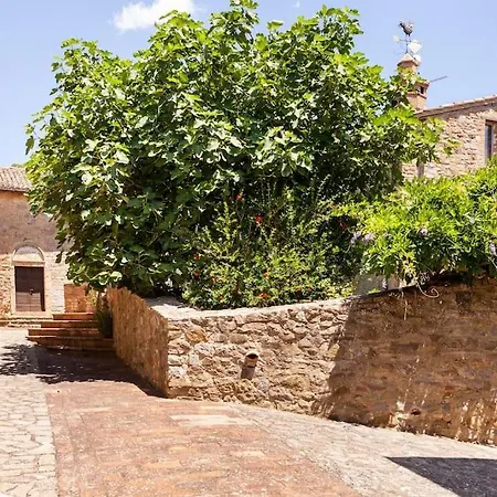 Charming Castle Apartment *